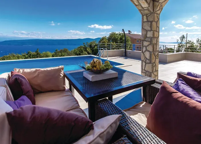 Villablu2 Doppelhaushaelfte Fantastic Seaview, Pool